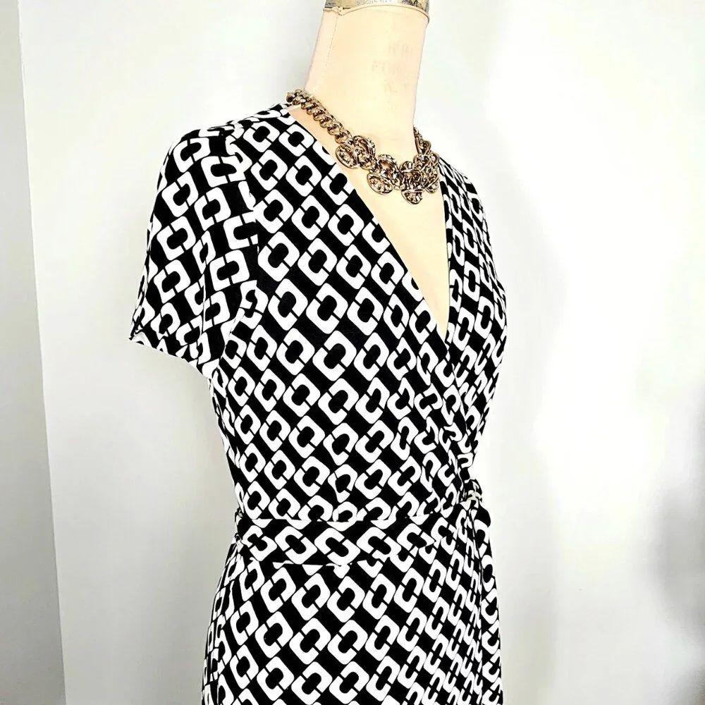Diane von Furstenberg Silk Jersey Wrap Dress Black Cream Chain Print Size 6 - Picture 10 of 14